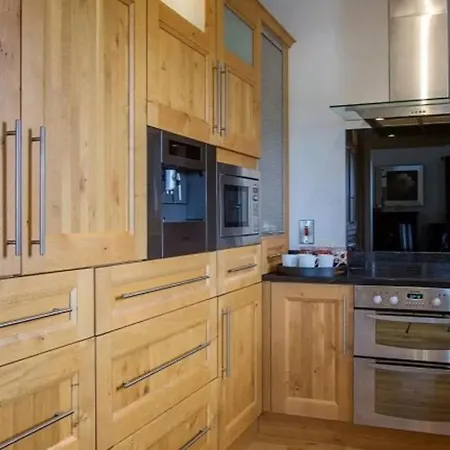 - 5 Bed - Sleeps 10 - Parking Willa