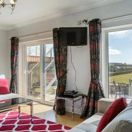 - 5 Bed - Sleeps 10 - Parking Willa Waterford