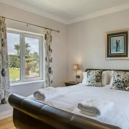 Willa - 5 Bed - Sleeps 10 - Parking Waterford