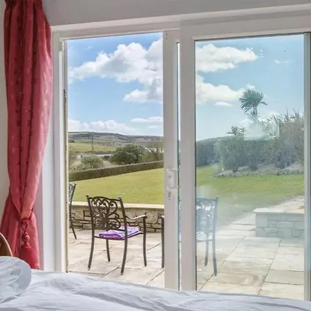 5 Bed Retreat Villa *