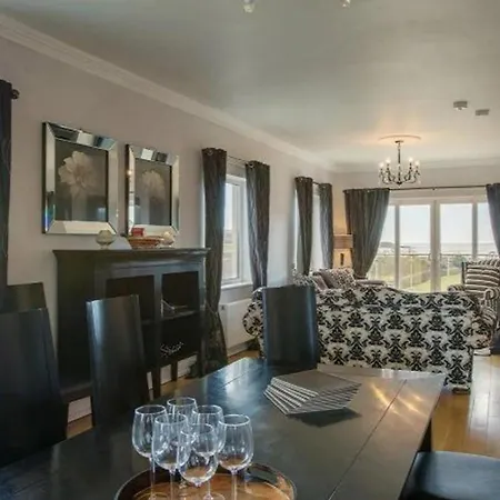 Villa Waterford - 5 Bed - Sleeps 10 - Parking Sluggera