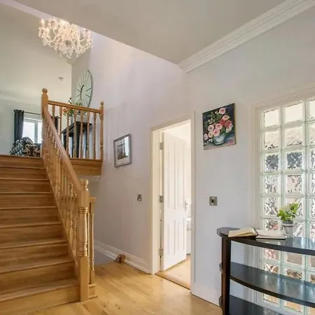 - 5 Bed - Sleeps 10 - Parking Willa Waterford