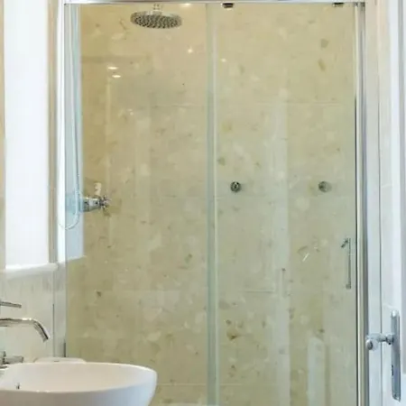 - 5 Bed - Sleeps 10 - Parking * Waterford