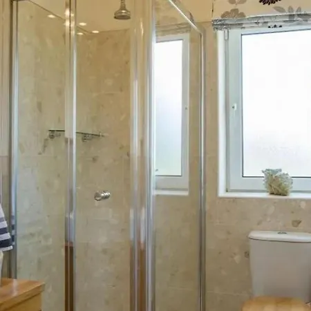 Willa - 5 Bed - Sleeps 10 - Parking *