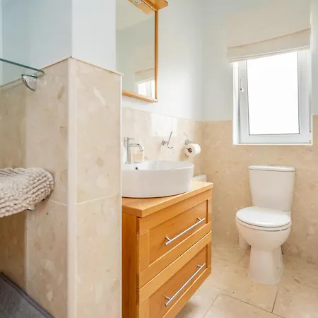 Waterford - 5 Bed - Sleeps 10 - Parking * Sluggera