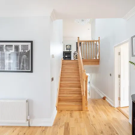 Waterford - 5 Bed - Sleeps 10 - Parking *