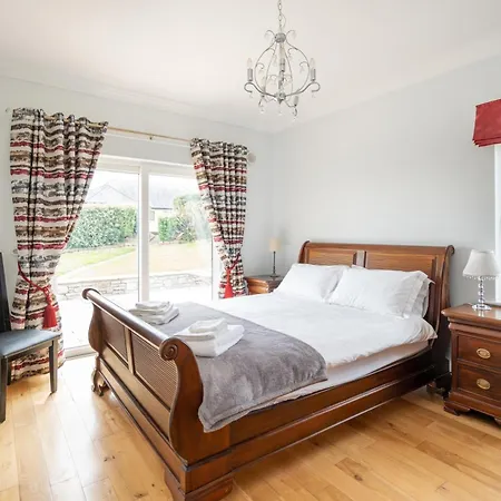 Waterford - 5 Bed - Sleeps 10 - Parking Villa Sluggera