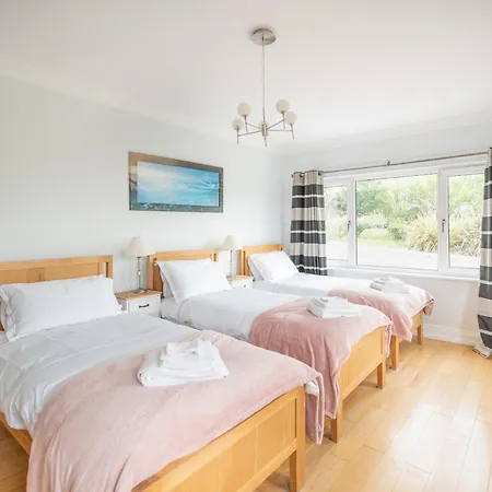 Waterford - 5 Bed - Sleeps 10 - Parking *