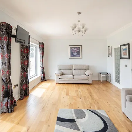 Waterford - 5 Bed - Sleeps 10 - Parking * Sluggera