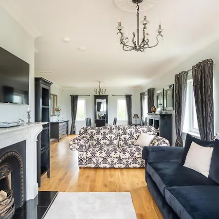 Waterford - 5 Bed - Sleeps 10 - Parking *