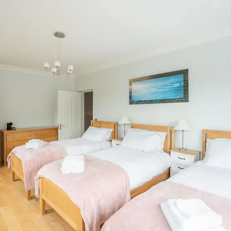 Waterford - 5 Bed - Sleeps 10 - Parking