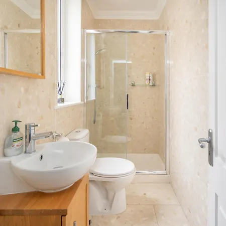 Waterford - 5 Bed - Sleeps 10 - Parking Villa *