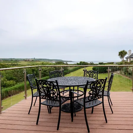 Waterford - 5 Bed - Sleeps 10 - Parking