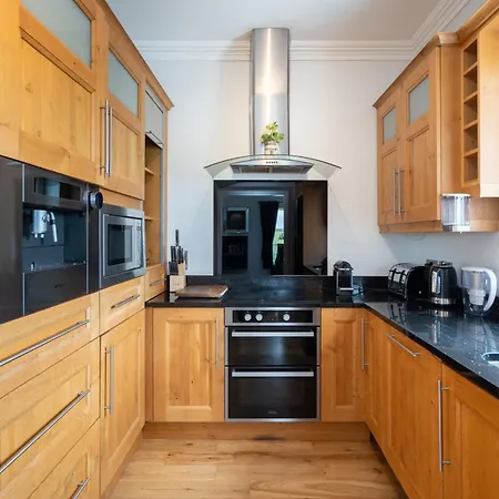 Villa Waterford - 5 Bed - Sleeps 10 - Parking Sluggera