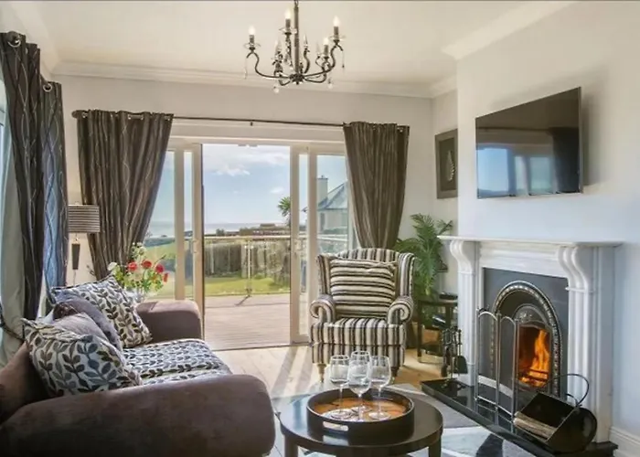 Villa - 5 Bed - Sleeps 10 - Parking Waterford