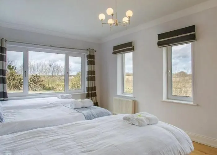 - 5 Bed - Sleeps 10 - Parking Waterford