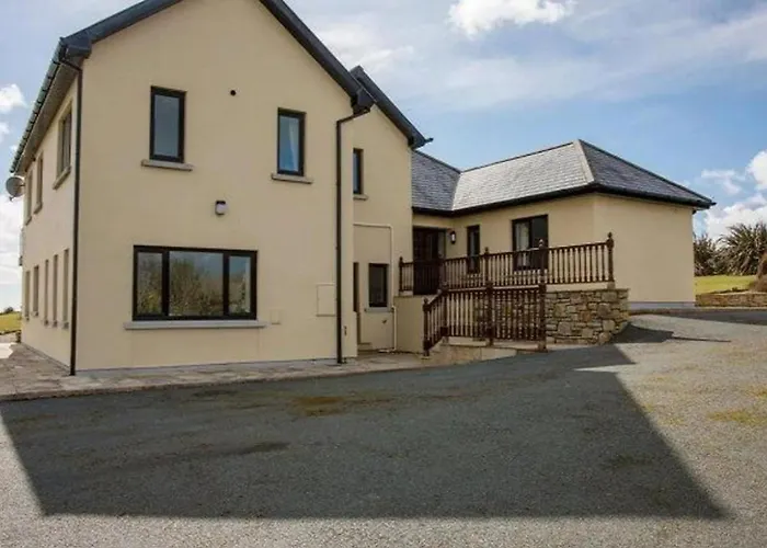 - 5 Bed - Sleeps 10 - Parking Waterford