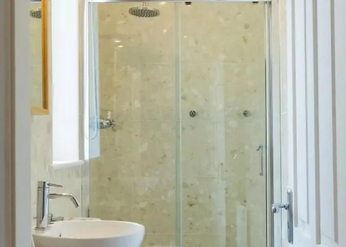 - 5 Bed - Sleeps 10 - Parking * 워터퍼드